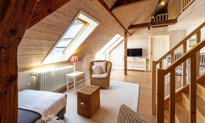 Schwerin Apartamento | Cozy attic apartment in listed villa with lake view
