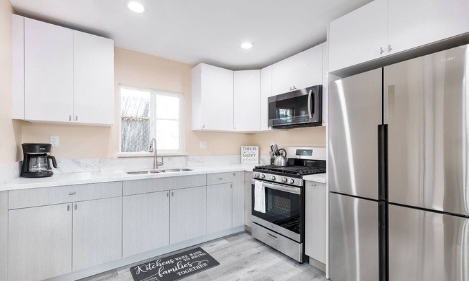 La Puente Casa | Cozy back house/ In-law suite for 4; 2 beds!