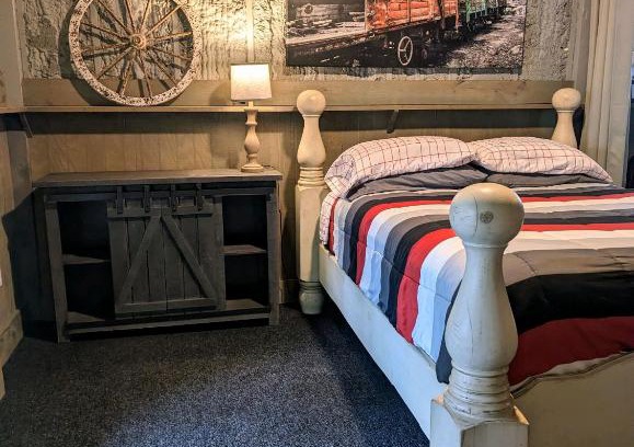Montgomery Casa | Cozy Barn with Pool Access & Near Lake Conroe