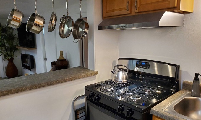 Geneva Apartamento | Cozy basement apartment steps from Fox River Bike Trail and Downtown Geneva