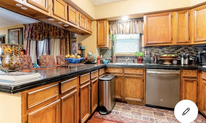 Englewood Casa | Cozy basement apartment in beautiful home