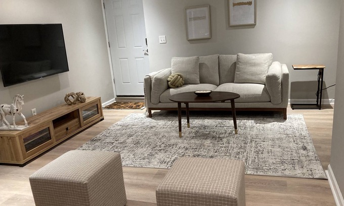 Abingdon Casa | Cozy Basement with Private Entrance and Self Check In