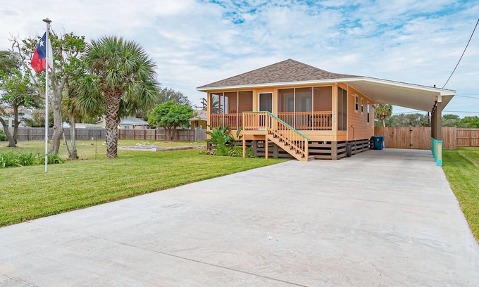 Rockport Casa | Cozy Bay House with Screened Front Porch/Covered Parking/Walking Distance to Bay