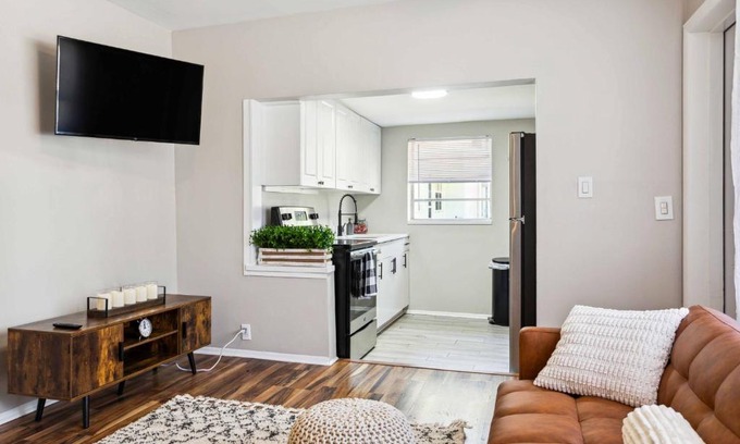 Ballast Point Casa | Cozy Bayshore - A Perfectly Located Paradise