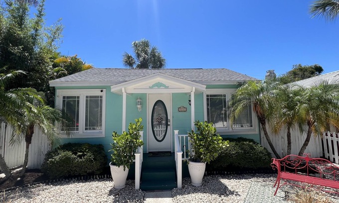 Gulfport Casa | Cozy Beach Cottage Yards From The Beach And Restaurants!