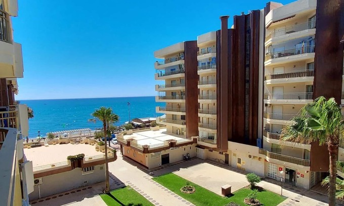 Costa del Sol Apartamento | Cosy beach-front apartment Doña Sofía Fuengirola