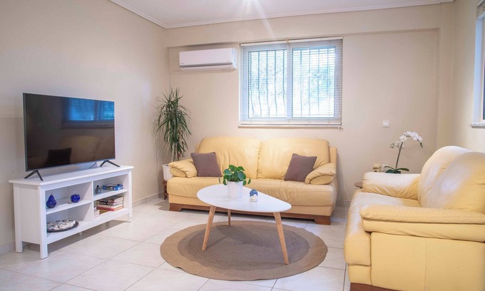 Nea Makri Casa | Cozy Beach Home Near Pristine Sea w/ Free Netflix