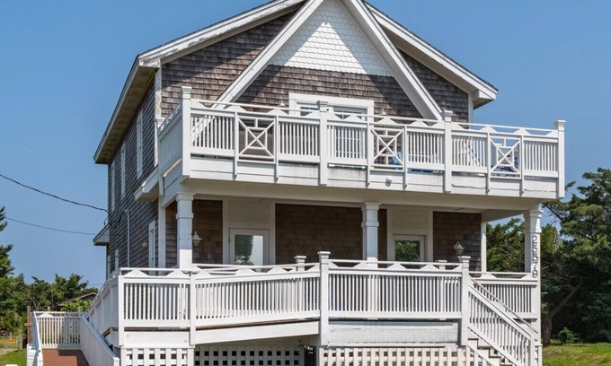 Waves Casa | Cozy Beach House 4BR, Hot tub, Pets OK