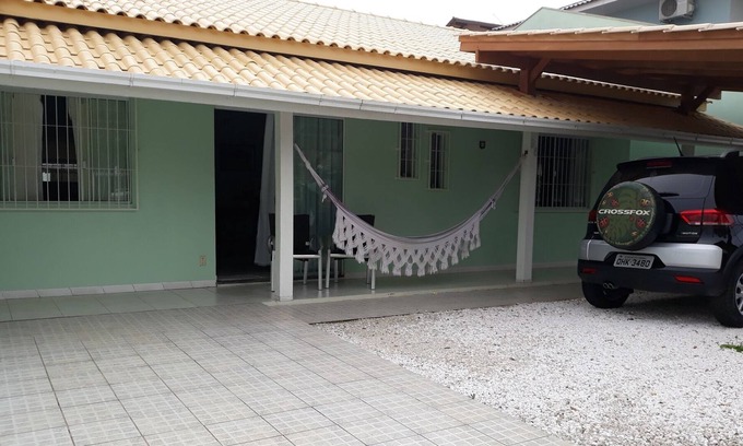 Penha Casa | Acogedora casa de playa con balcón cerca del parque y centro de Beto Carreiro