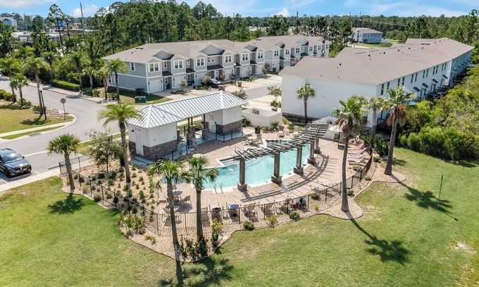 Upper Grand Lagoon Casa | Cozy Beach Retreat! Central Location - Pristine Beaches - Delicious Food