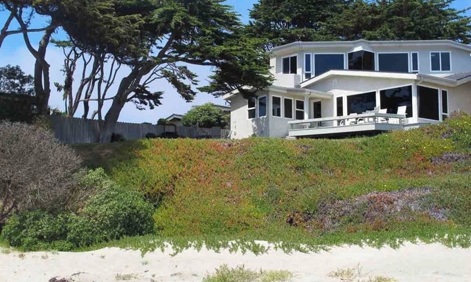 Cayucos Casa | Cozy Beachfront on the quiet southern end of Cayucos Beach.