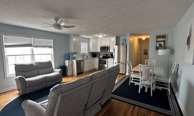 Wilmington Beach Condominio | Cozy beachfront property with amenities, completely renovated recently!