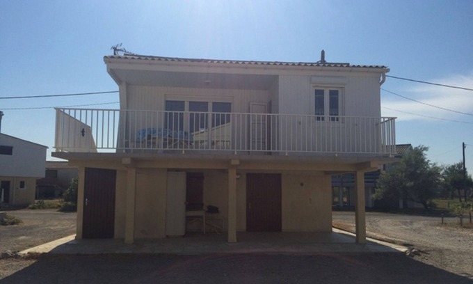 Gruissan Plage Chalet De Esquí | Chalet acogedor cerca de la playa, 2 hab, terraza y parking