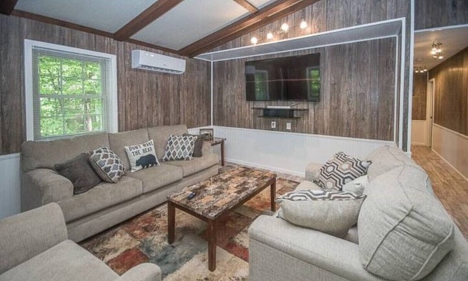 Lake Ariel Casa | Cozy Bear Hideaway 🐻