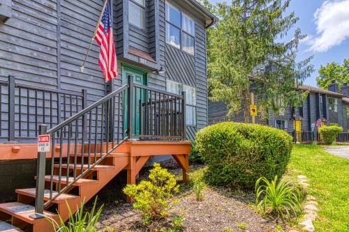 Pigeon Forge Casa | Cozy Bear Hill, Resort indoor Pool, Free Attraction Tickets, WIFI!