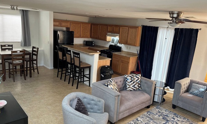 Sunrise Manor Casa | Cozy, beautiful & family friendly 3br home just minutes away from the strip!