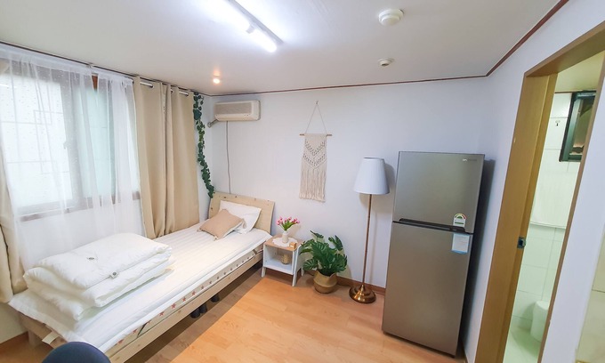 Seowon-dong Casa | Cozy & beautiful house 4-minutes walk from Sadang station