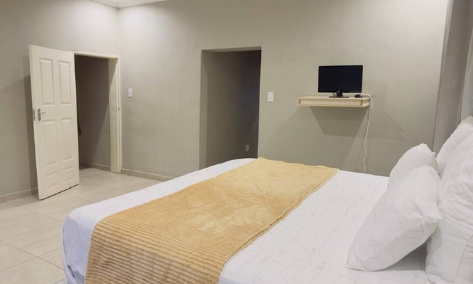 Matsapha Casa | Cozy bedroom ensuite, fully equipped retreat.