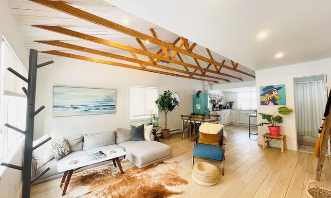 Smallwood Cabina | Cozy Bethel Cabin Retreat with Private Hot Tub