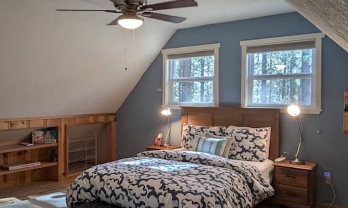 Markleeville Cabina | Cozy Blue Jay Nest Retreat