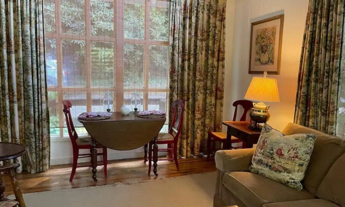 Black Mountain Cabaña | Cozy Blue Ridge Mountain Cottage in Montreat, NC