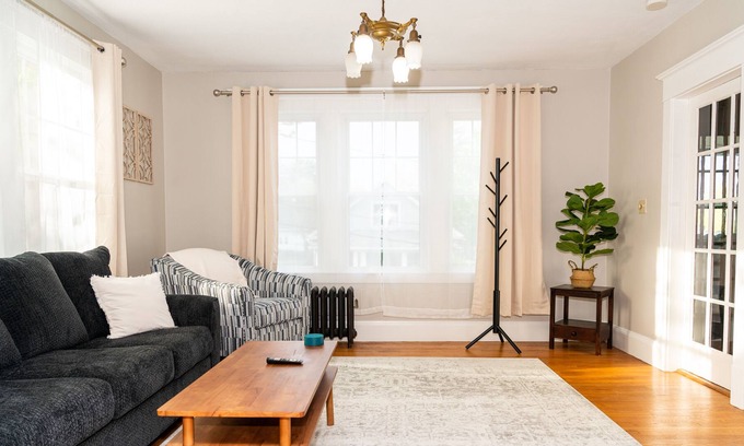 Holyoke Apartamento | Cozy Boho in The Highlands