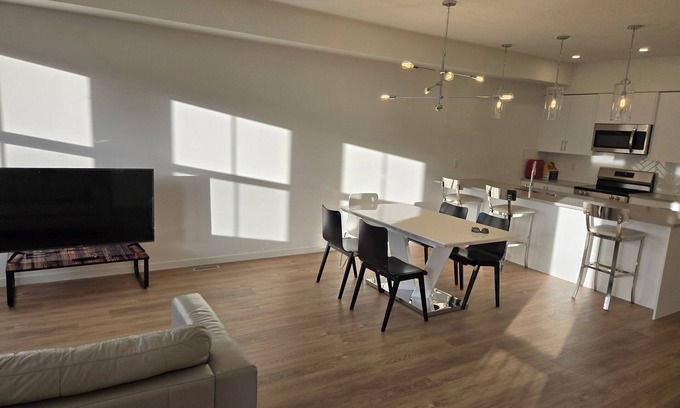 Airdrie Casa | Cozy brand new 3 bedroom Townhouse in quite Airdrie neighborhood.