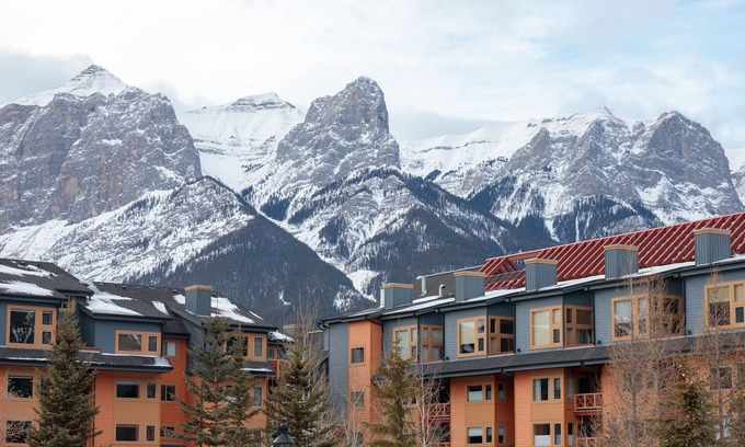 Canmore Condominio | Acogedor, Brillante, Central