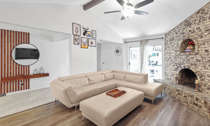 Watauga Casa | Cozy & Bright Getaway Home. Perfect Family Escape