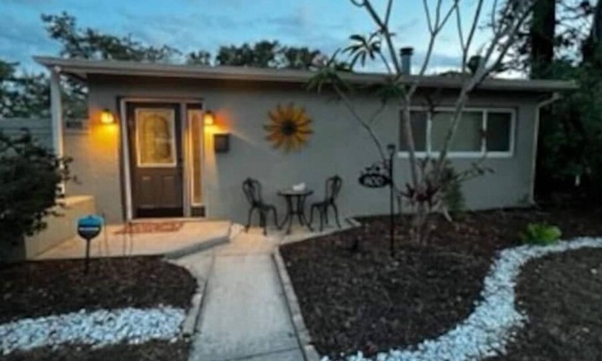 St. Petersburg - Clearwater Casa | Cozy Bright Home in St. Pete, Florida, Pet Friendly! Home away from home!
