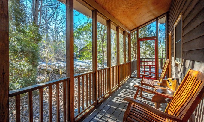 Signal Mountain Cabina | Brock Creek Cabin - A PMI Scenic City Vacation Rental