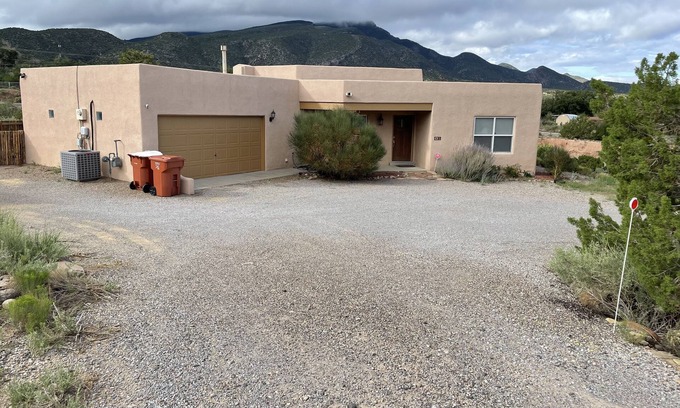 Placitas Casa | Cozy Bungalow -Historic Village Placitas, NM, 19 mi - 25 min to Balloon Festival