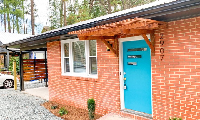 Durham Casa | Cozy Bungalow- near Duke, Hospital, Walk to food