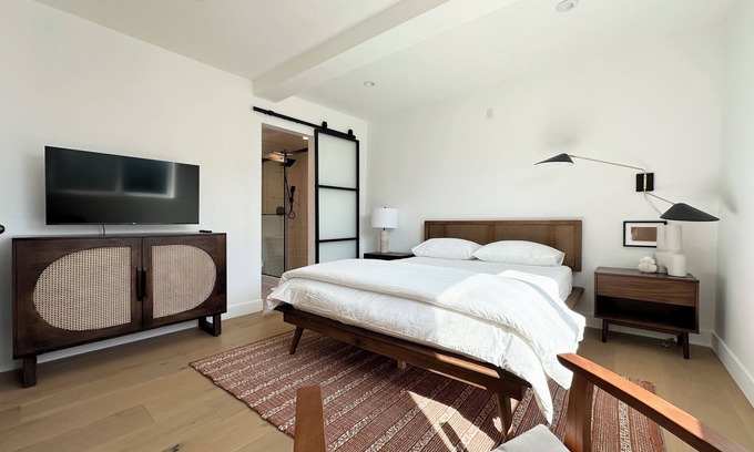 Cypress Park Casa | Cozy Bungalow near Dodger’s Stadium, DTLA, Pasadena
