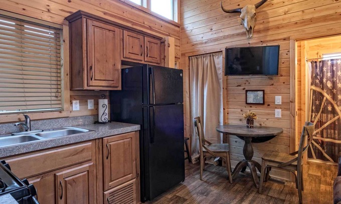 Carmel Cabina | Cozy Cabin 10 - Garland Ranch