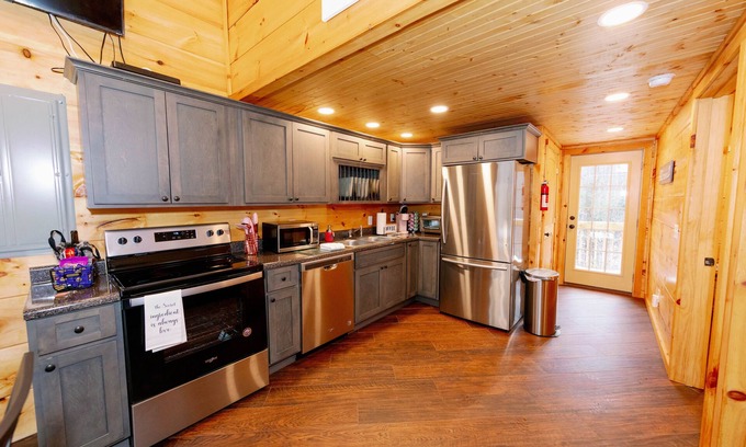 Roan Mountain Cabina | Cozy Cabin #3 - 4 Wheel Drive Needed During Winter