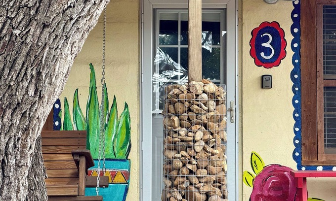 Ingram Cabina | Cozy cabin #3 with WiFi and AC in fabulous Ingram, TX. Guadalupe River