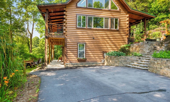 Woodfin Cabina | Cozy Cabin Apartment - 12 minutes from downtown Asheville