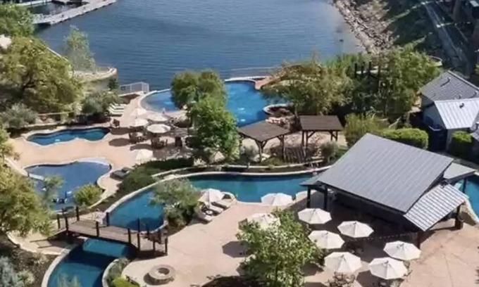 Spicewood Cabina | Cozy cabin by the lake with amazing amenities and resort pool!