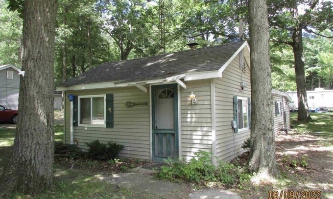 Clare County Cabina | Cozy cabin for a getaway!