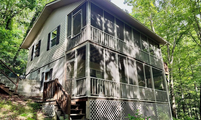 Almond Casa | Cozy Cabin Getaway Near Bryson City