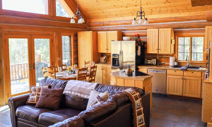 Valley of the Sun Cabina | Cozy Cabin- Hot Tub - Game Room- Sauna!