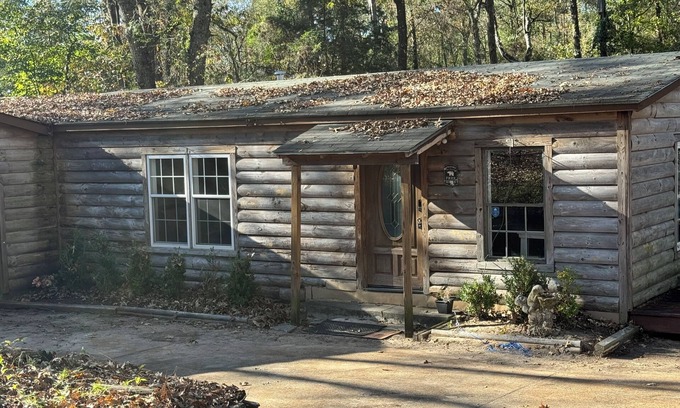 Peach County Casa | Cozy Cabin in Byron GA