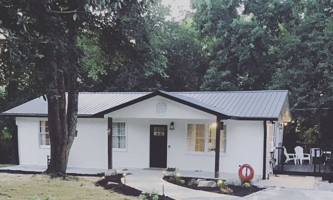 Franklin Cabina | Cozy Cabin in Leipers Fork, TN