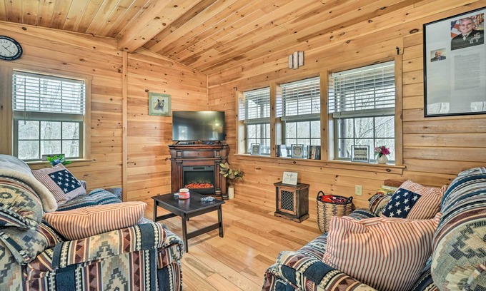 St George Cabina | Cozy Cabin in Parsons: Hike, Fish & Explore!
