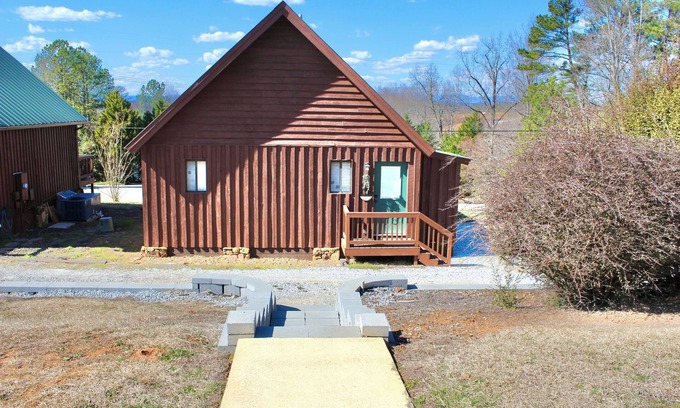 Six Mile Cabina | Cozy cabin in pleasant Six Mile with onsite Pool and Lake Access nearby!