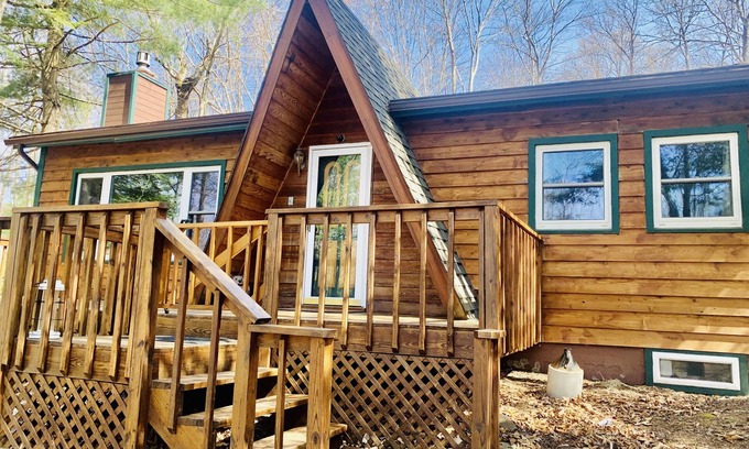 Pocono Lake Cabina | Cozy Cabin in Poconos with big backyard