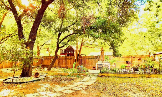 Montopolis Casa | Cozy cabin in Southeast Austin; located between the airport and downtown Austin