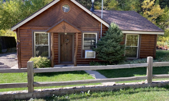 Central City Cabina | Cozy Cabin located in the heart of the Black Hills, but close to Deadwood & Lead