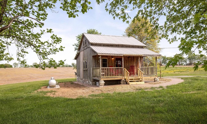 Gallatin Cabina | Acogedora cabaña cerca de Nashville, TN ~ Rodeada de hermosas tierras de cultivo